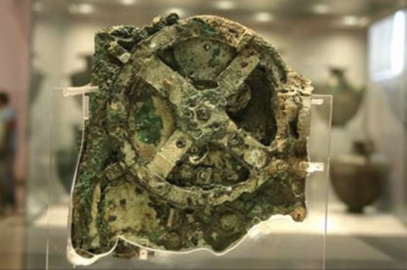 Il-meccanismo-di-Antikythera-590x392