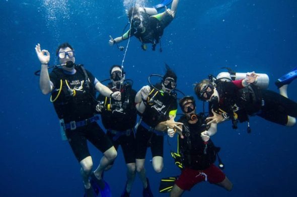 padi-scuba-diving-maldives-euro-divers-590x392